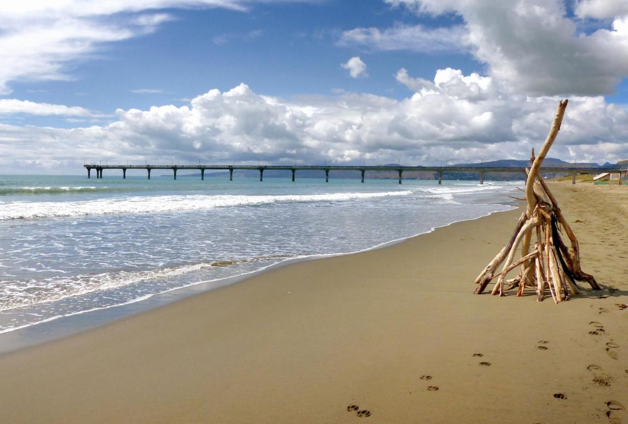 Beachside Bliss: 1 Bed 1 Bath クライストチャーチ エクステリア 写真